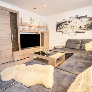Apartment Truth King Size Betten, Kamin, Smart-tv, Massagestuhl, Dortmund